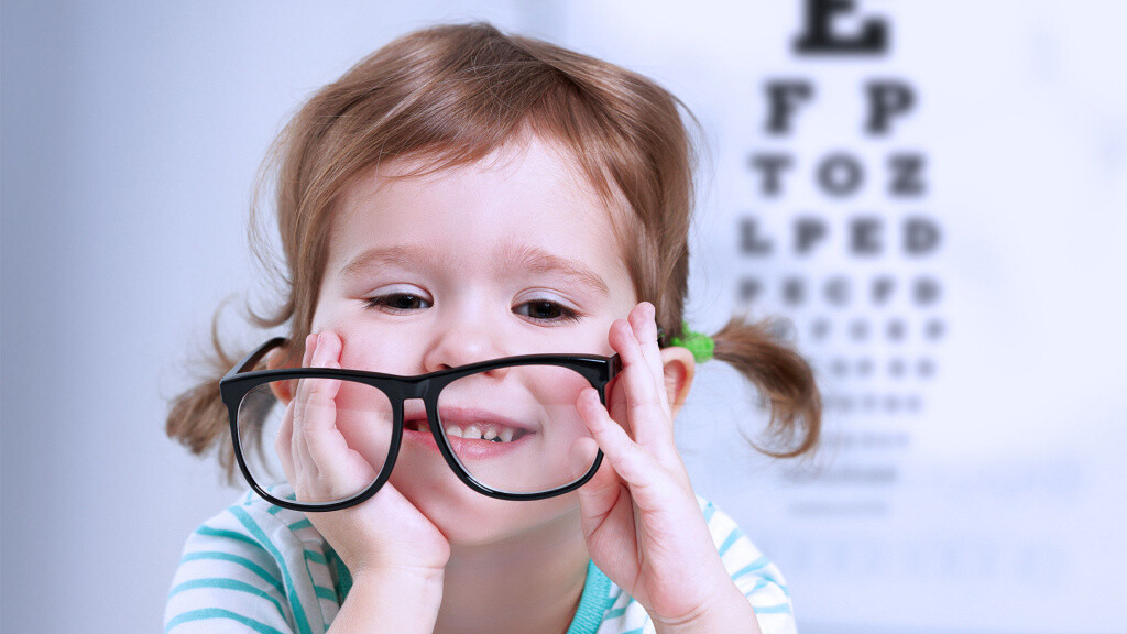 Офтальмология для детей: когда и как начинать проверку зрения